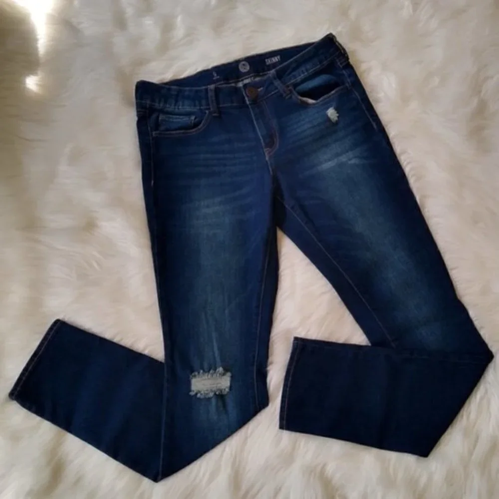 EUC So Dark Wash Distressed Skinny Jeans - Picture 2 of 13